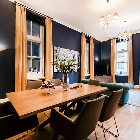 Gorgeous Large Deluxe West-End Park Architect Home